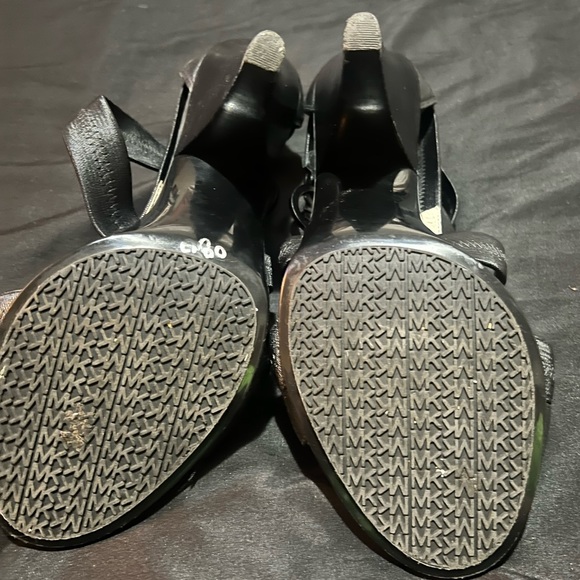 Mk heels - Picture 3 of 3